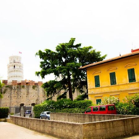 Pisa Books&Tower Apartment Exteriör bild