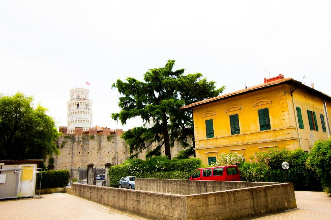 Pisa Books&Tower Apartment Exteriör bild